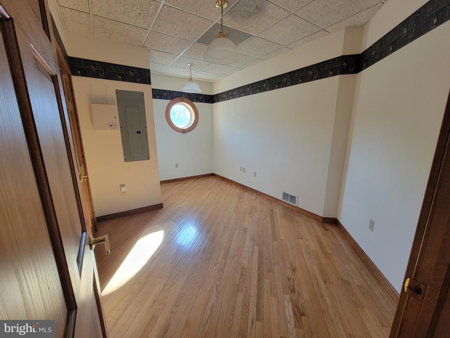 1108 Van Buren Rd Property Photo 3