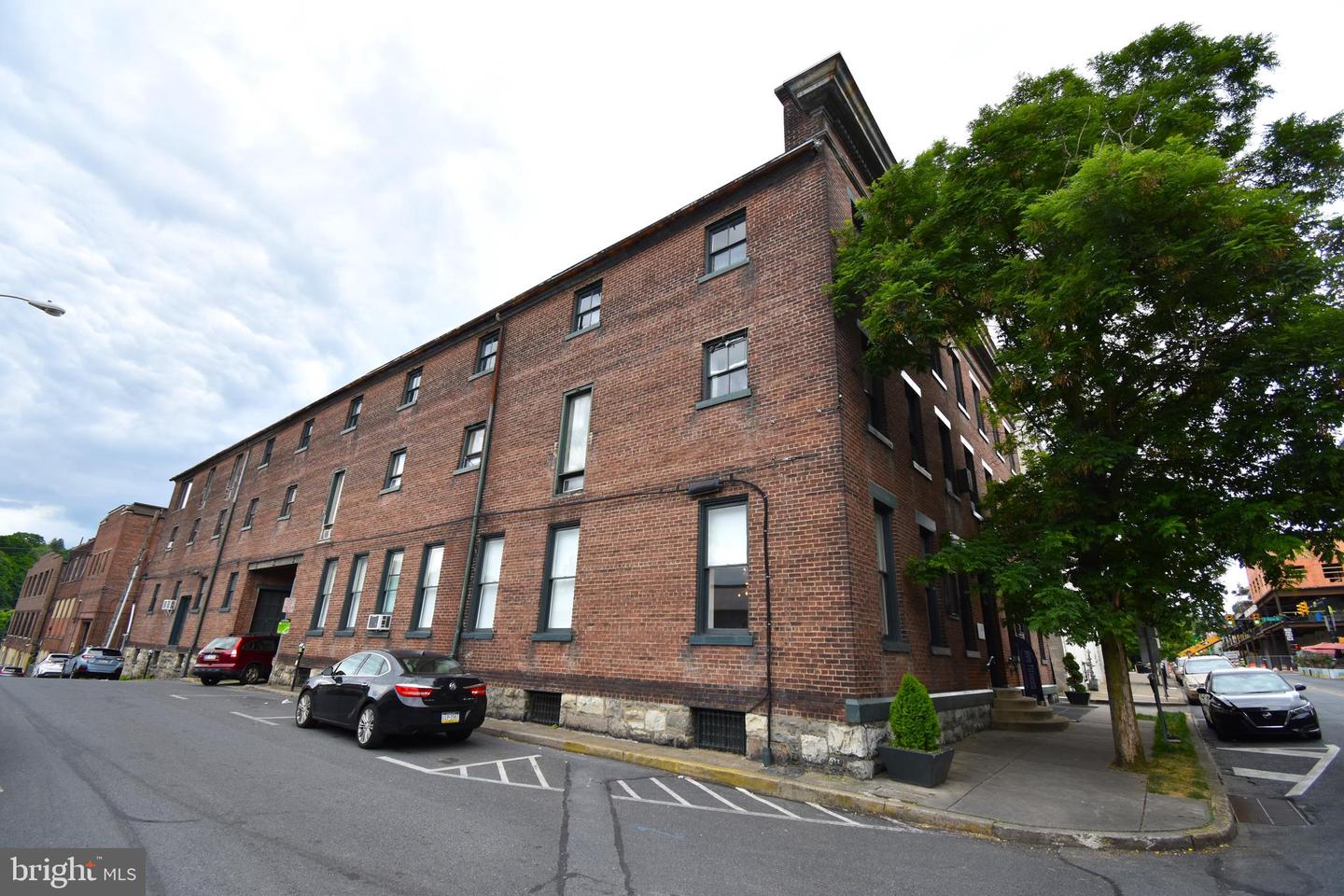 230 FERRY ST