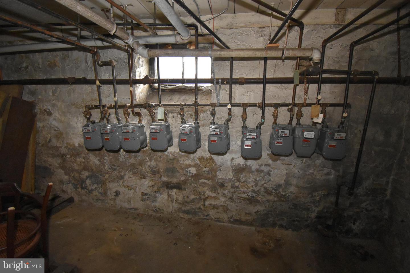 230 Ferry St Property Photo 4