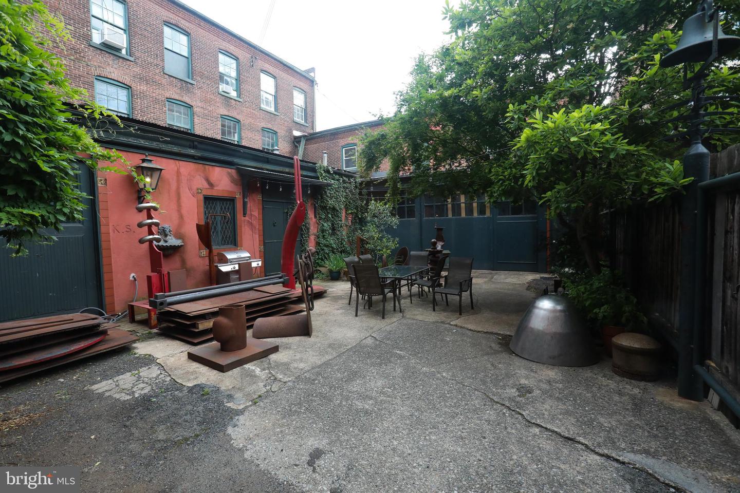 230 Ferry St Property Photo 5