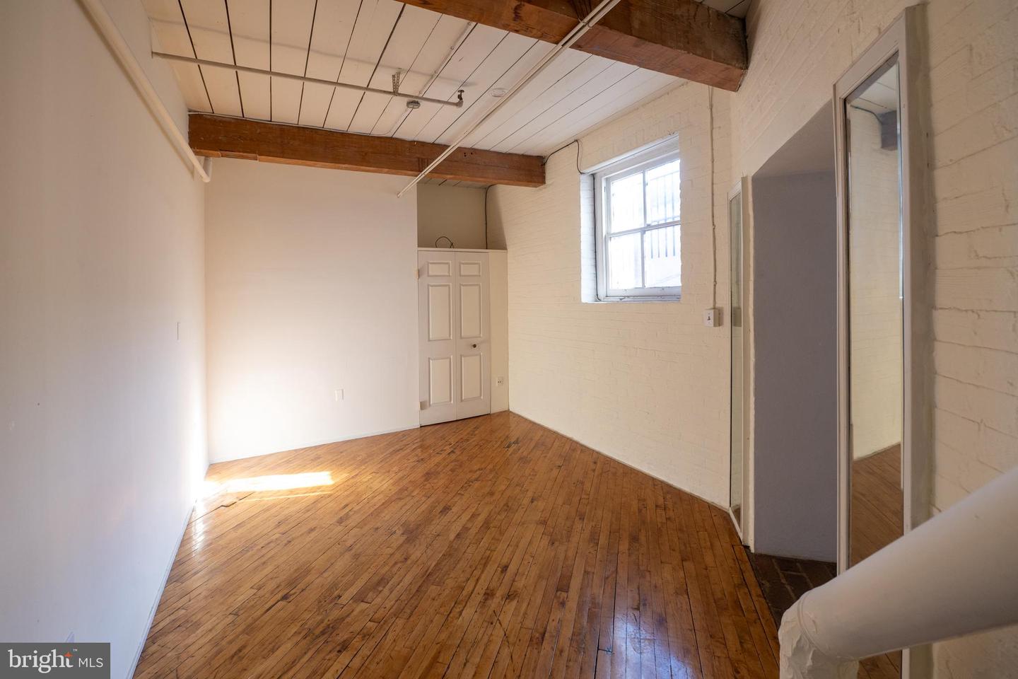 230 Ferry St Property Photo 35