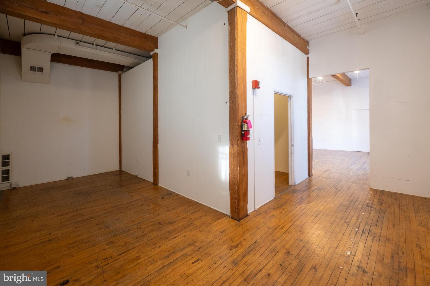 230 Ferry St Property Photo 43