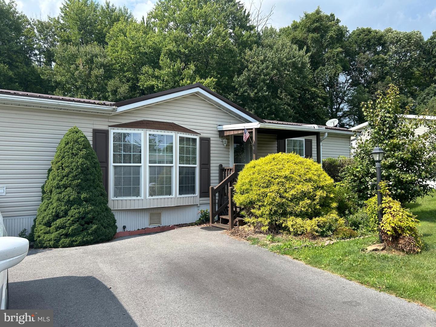 Northampton Area Sr Real Estate Listings Main Image