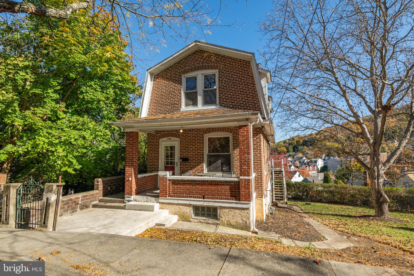 741 Hillside Ave Property Photo