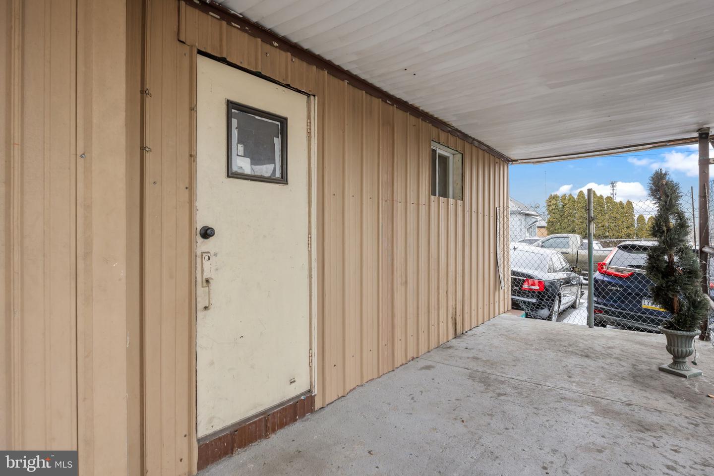 1216 Pembroke Rd Property Photo 14
