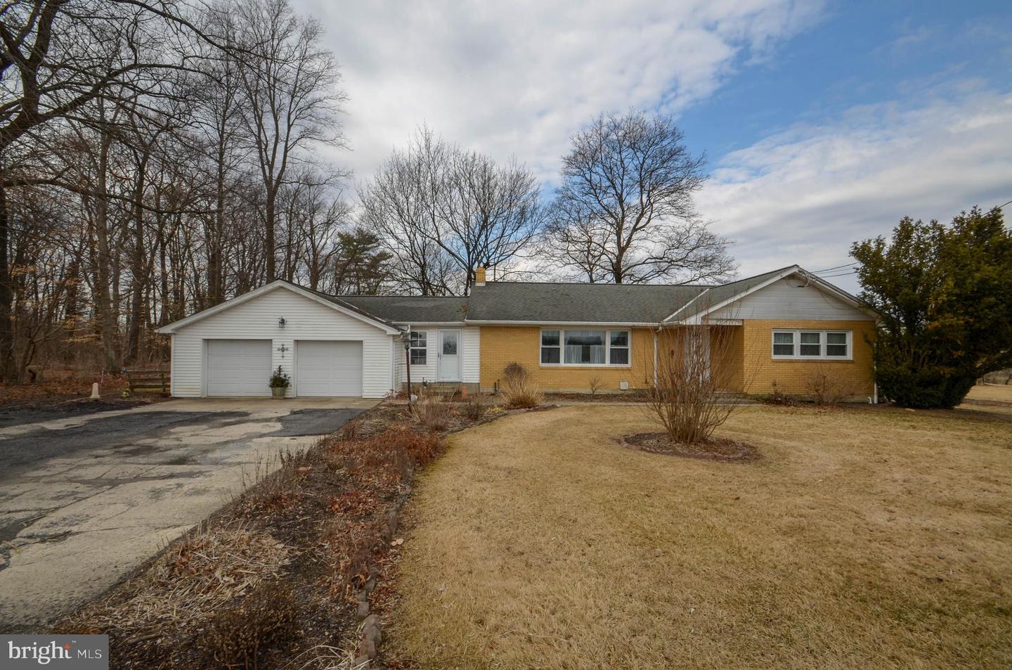 175 Moorestown Dr Property Photo