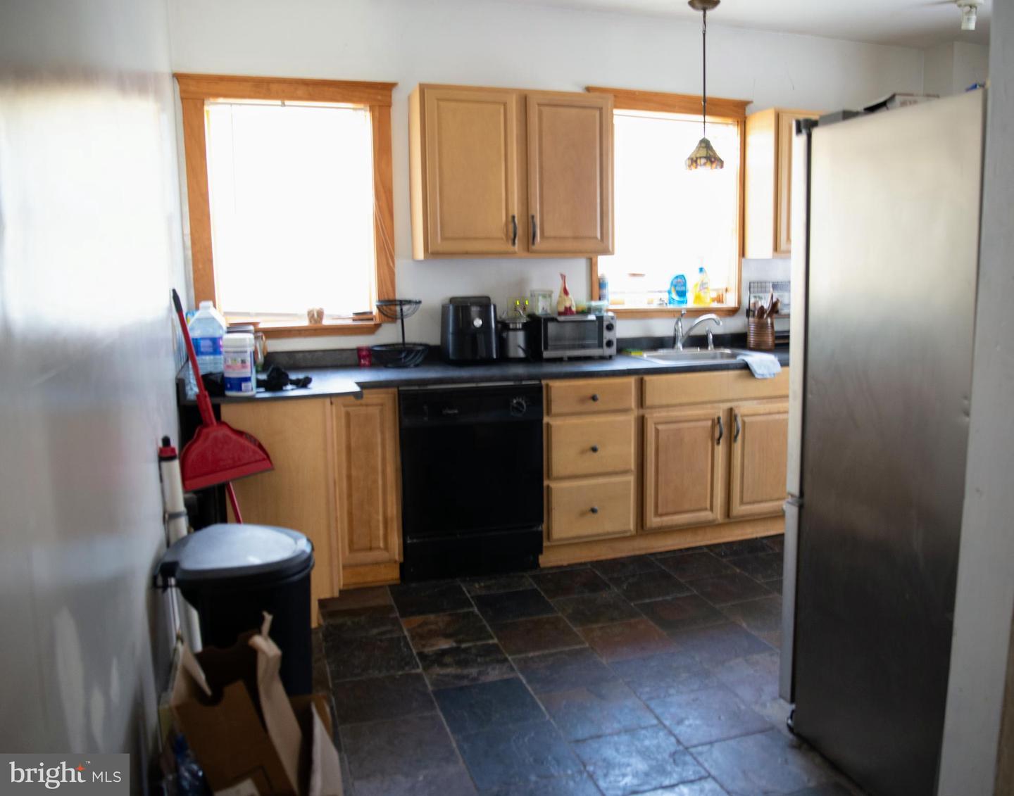 263 W Lincoln St Property Photo 5