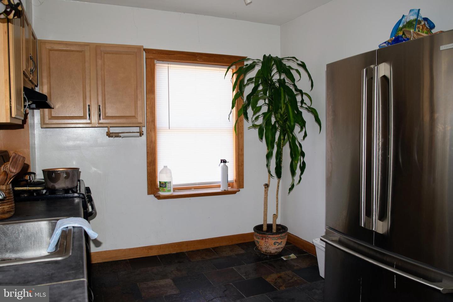 263 W Lincoln St Property Photo 6
