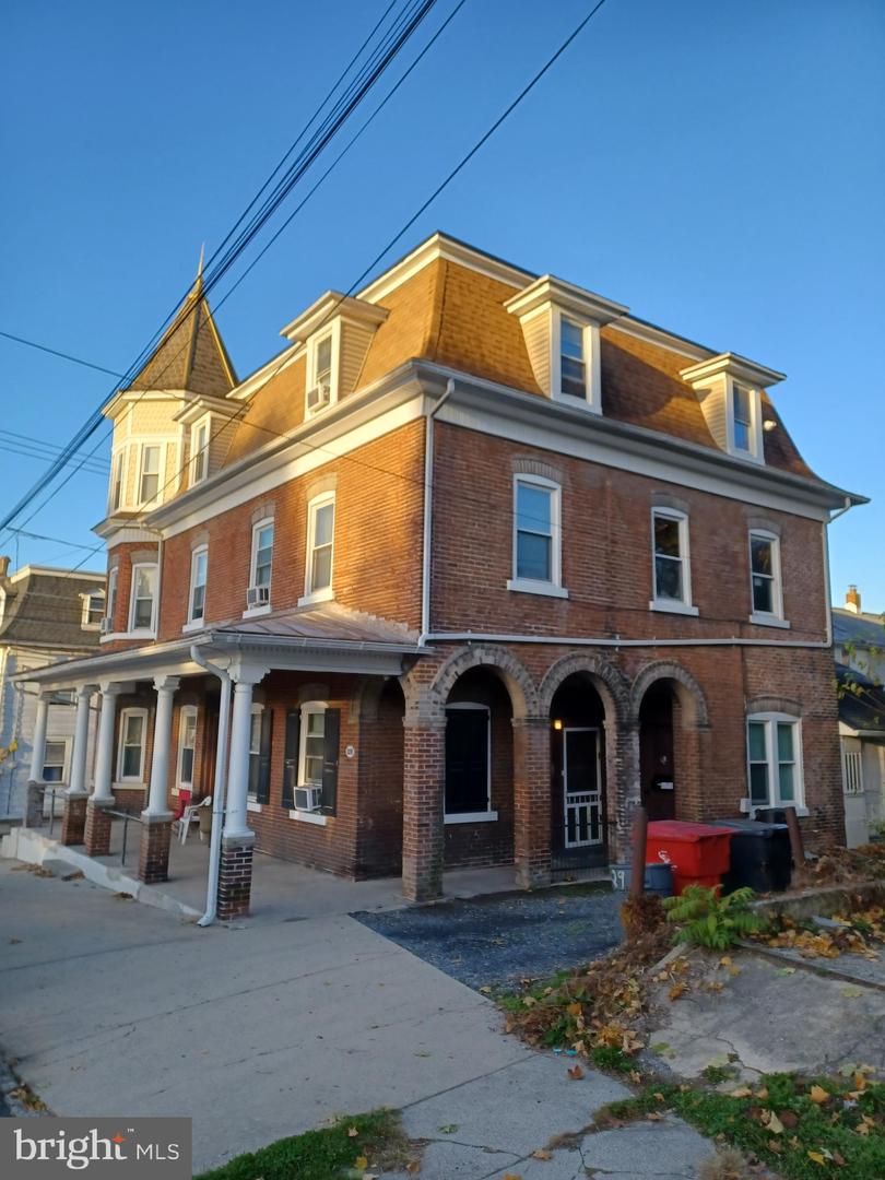 120 Arch St Property Photo 1