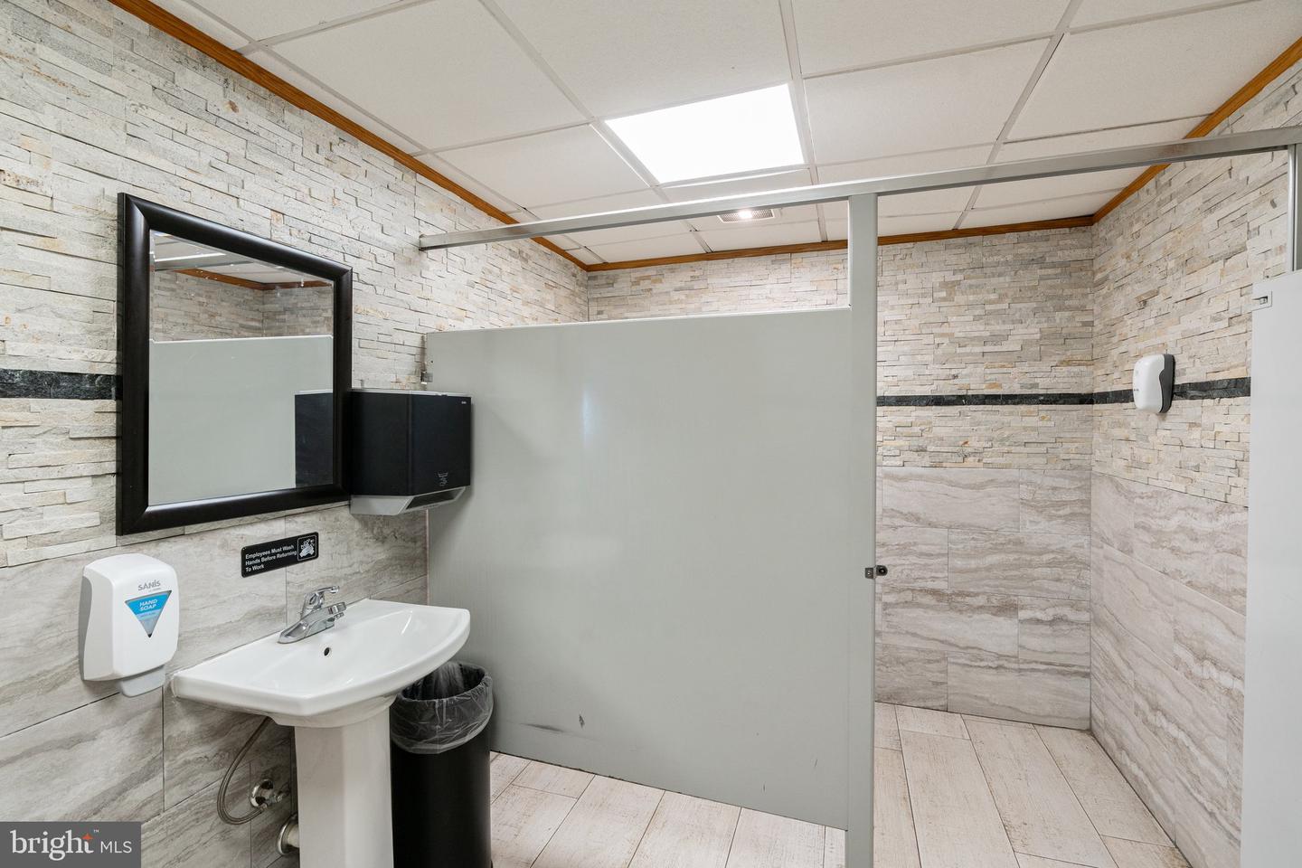 232 W Moorestown Rd Property Photo 62