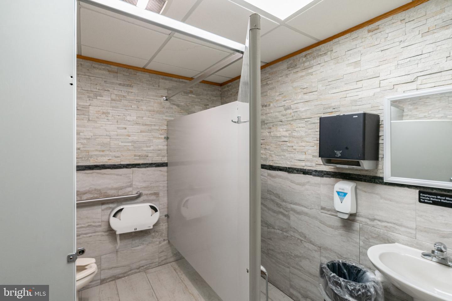 232 W Moorestown Rd Property Photo 63