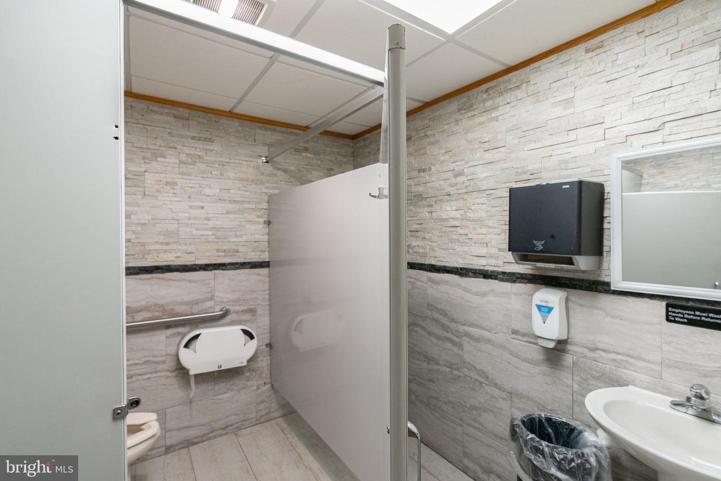 232 W Moorestown Rd Property Photo 64