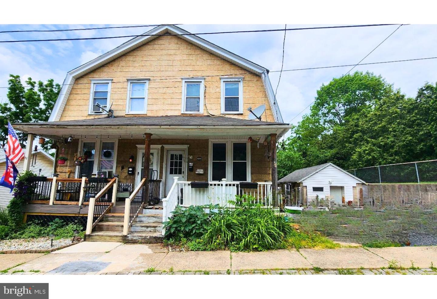 2463 Hillside Ave Property Photo 1
