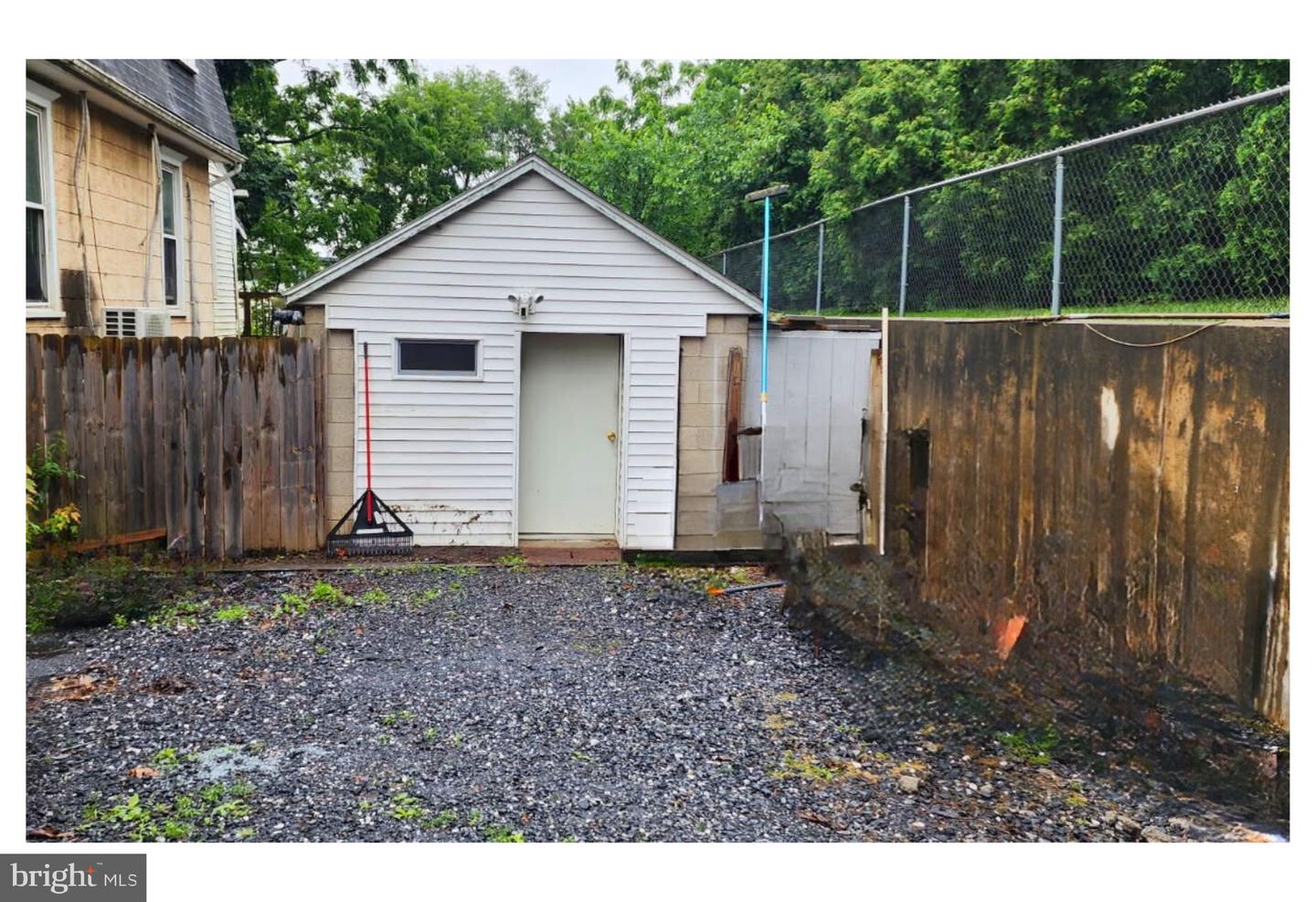 2463 Hillside Ave Property Photo 2