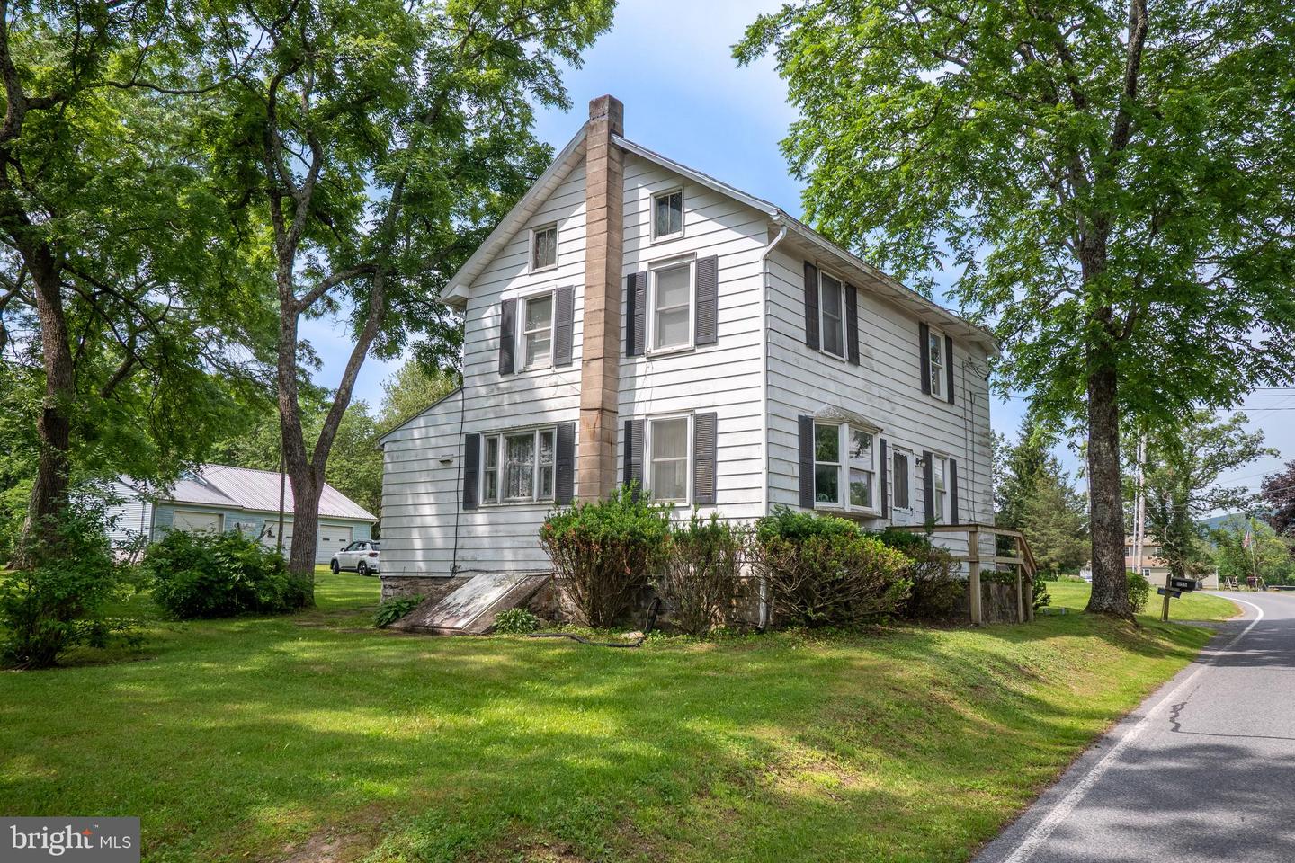 1155 LAKE MINSI DR