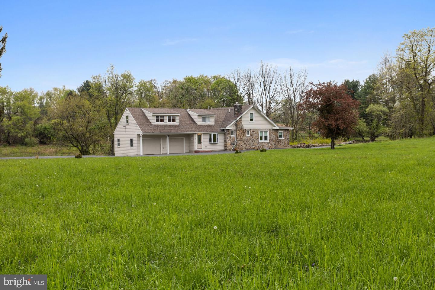 1790 Friedensville Rd Property Photo 3