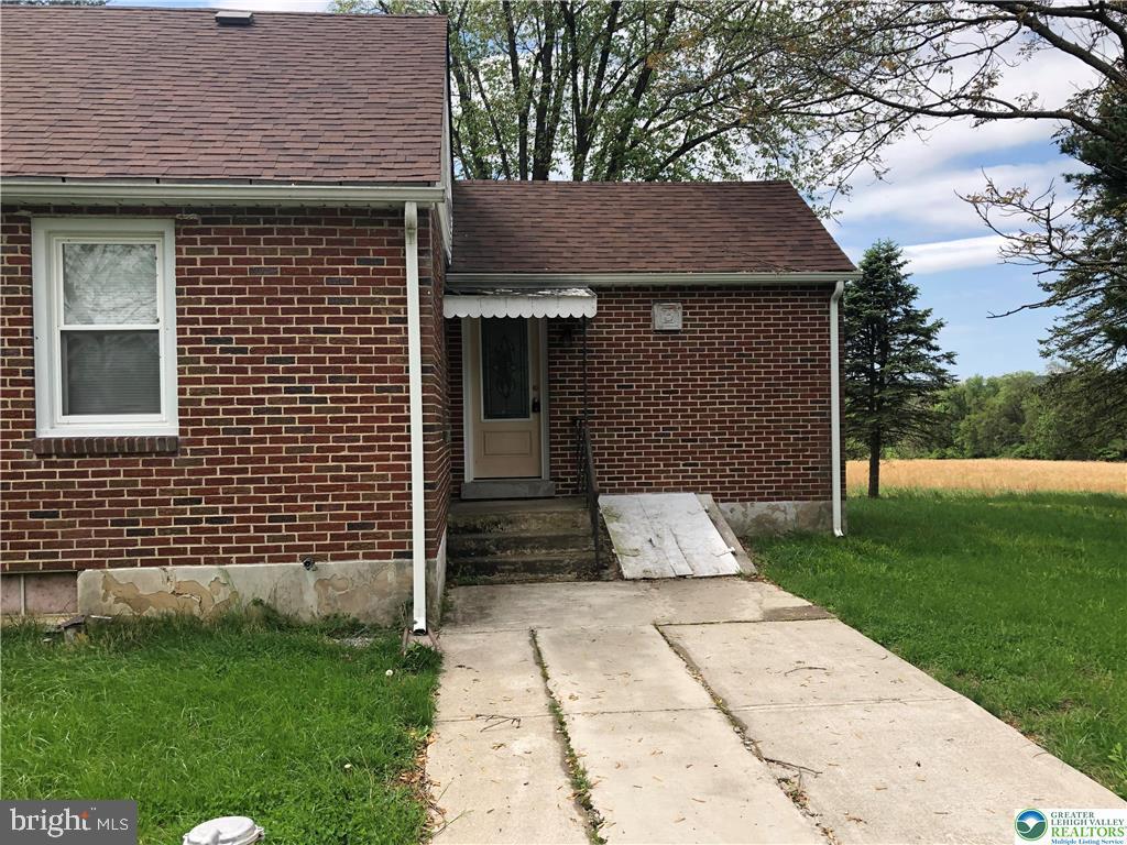 1931 Meadows Rd Property Photo 2
