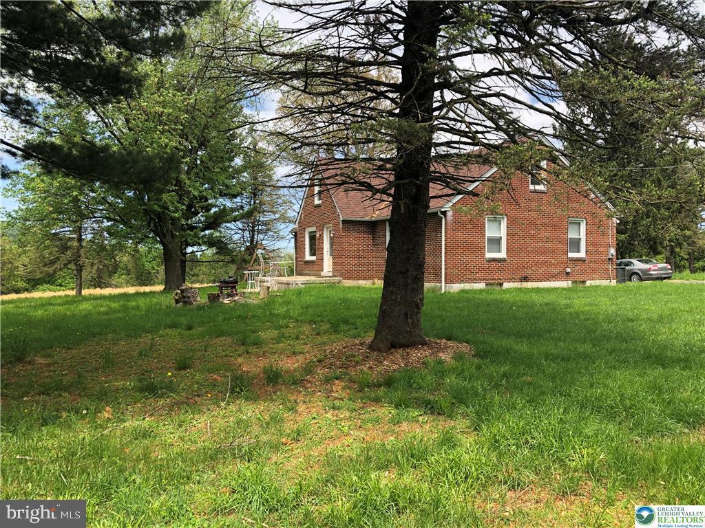 1931 Meadows Rd Property Photo 3