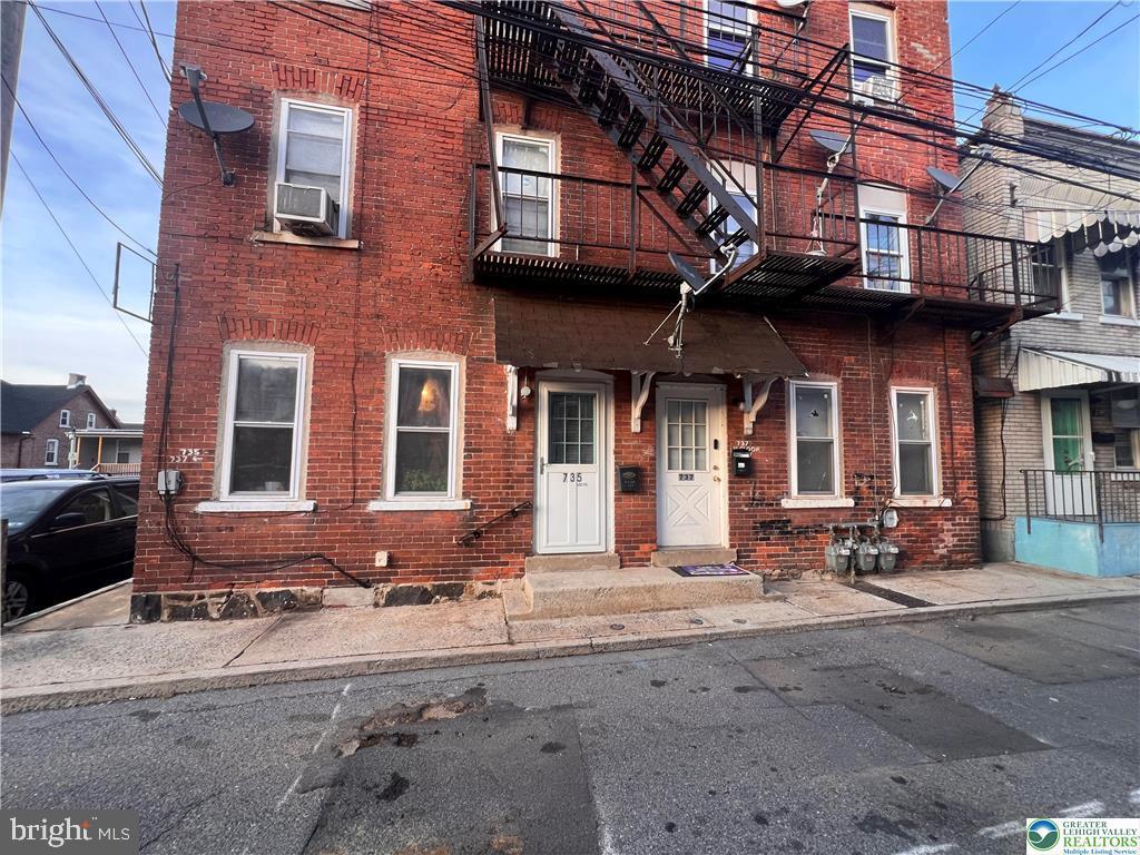 735-737 Laufer St Property Photo 2