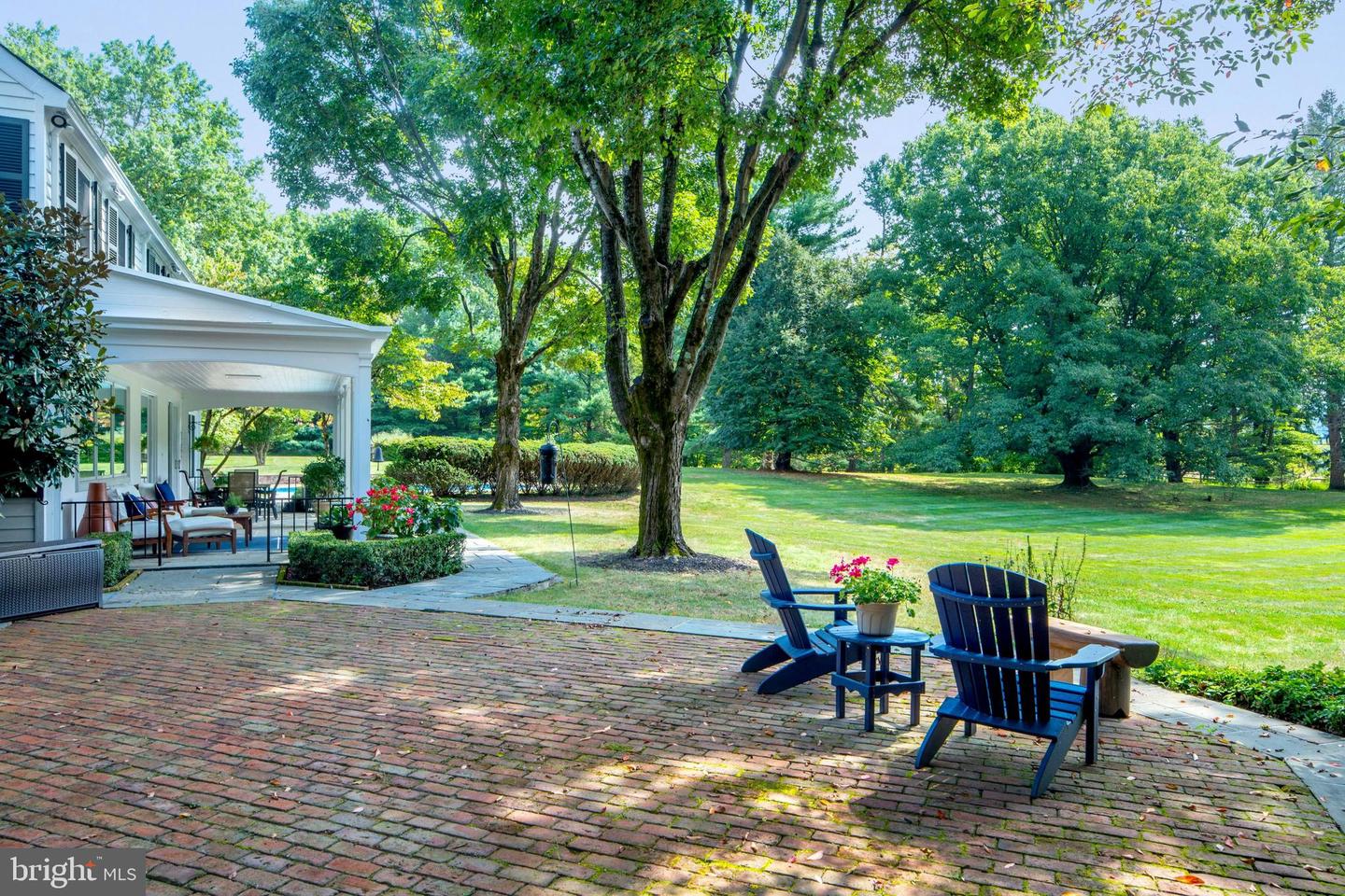 1803 Apple Tree Ln E Property Photo 7