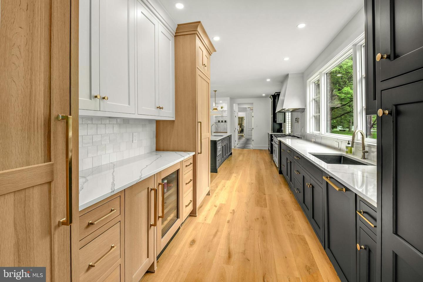 1803 Apple Tree Ln E Property Photo 14