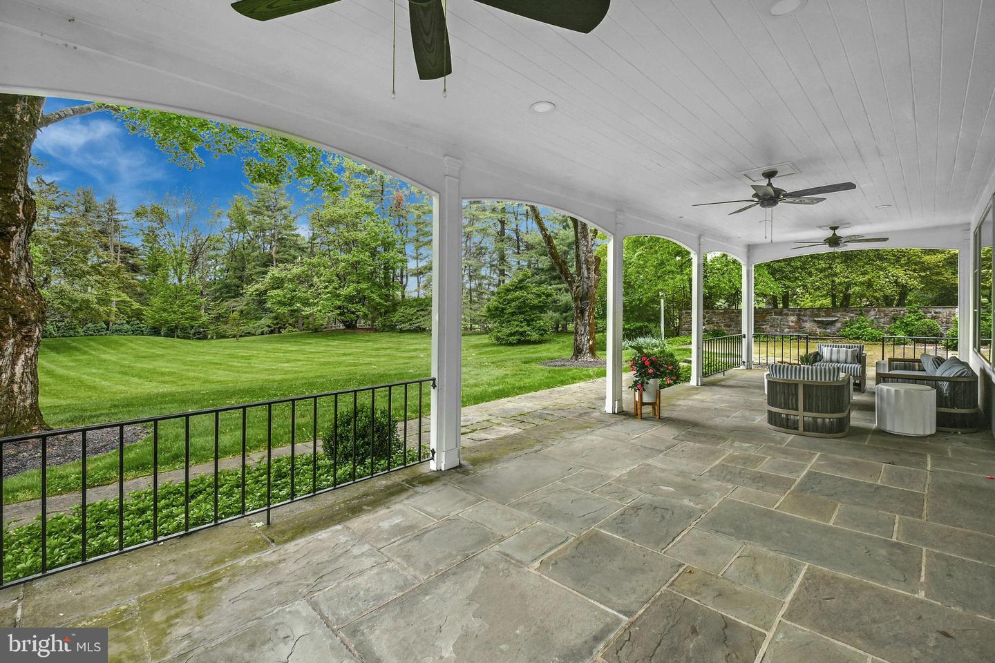 1803 Apple Tree Ln E Property Photo 33