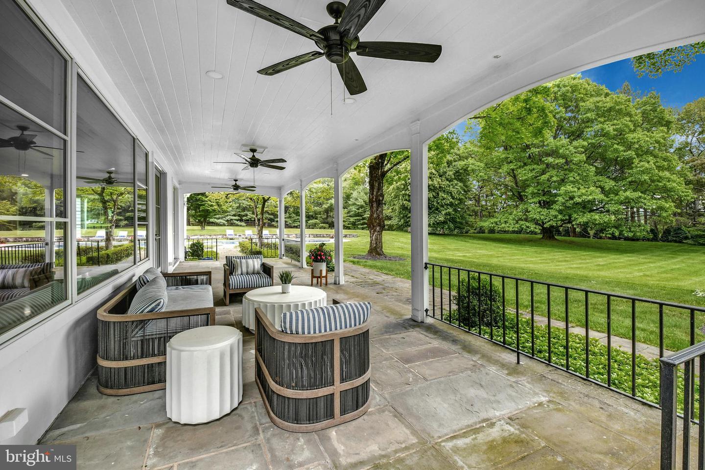 1803 Apple Tree Ln E Property Photo 34
