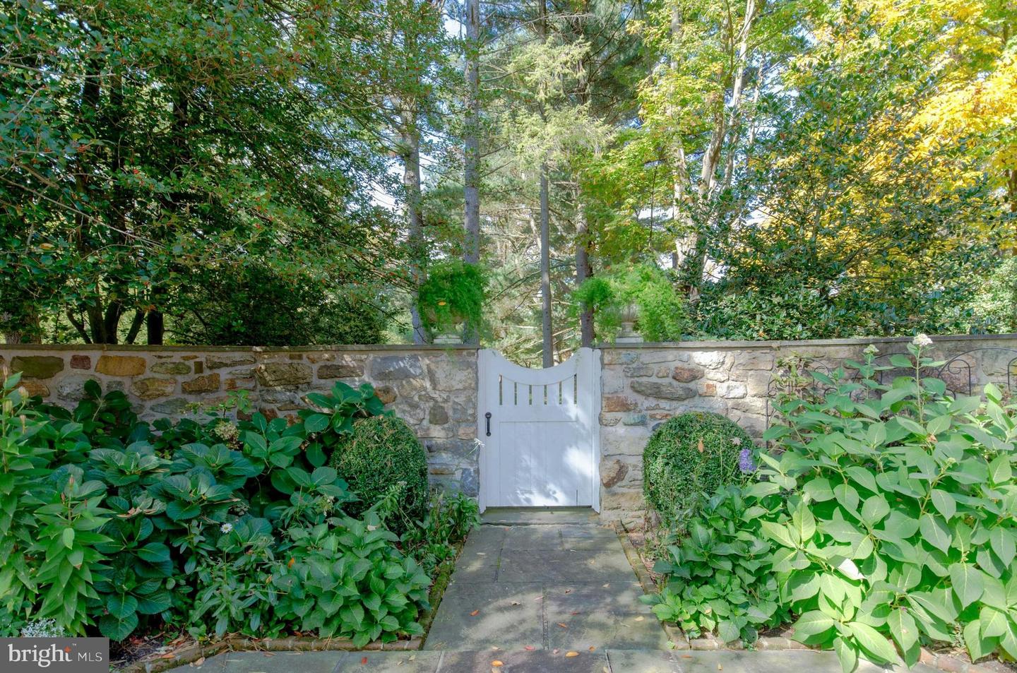 1803 Apple Tree Ln E Property Photo 35