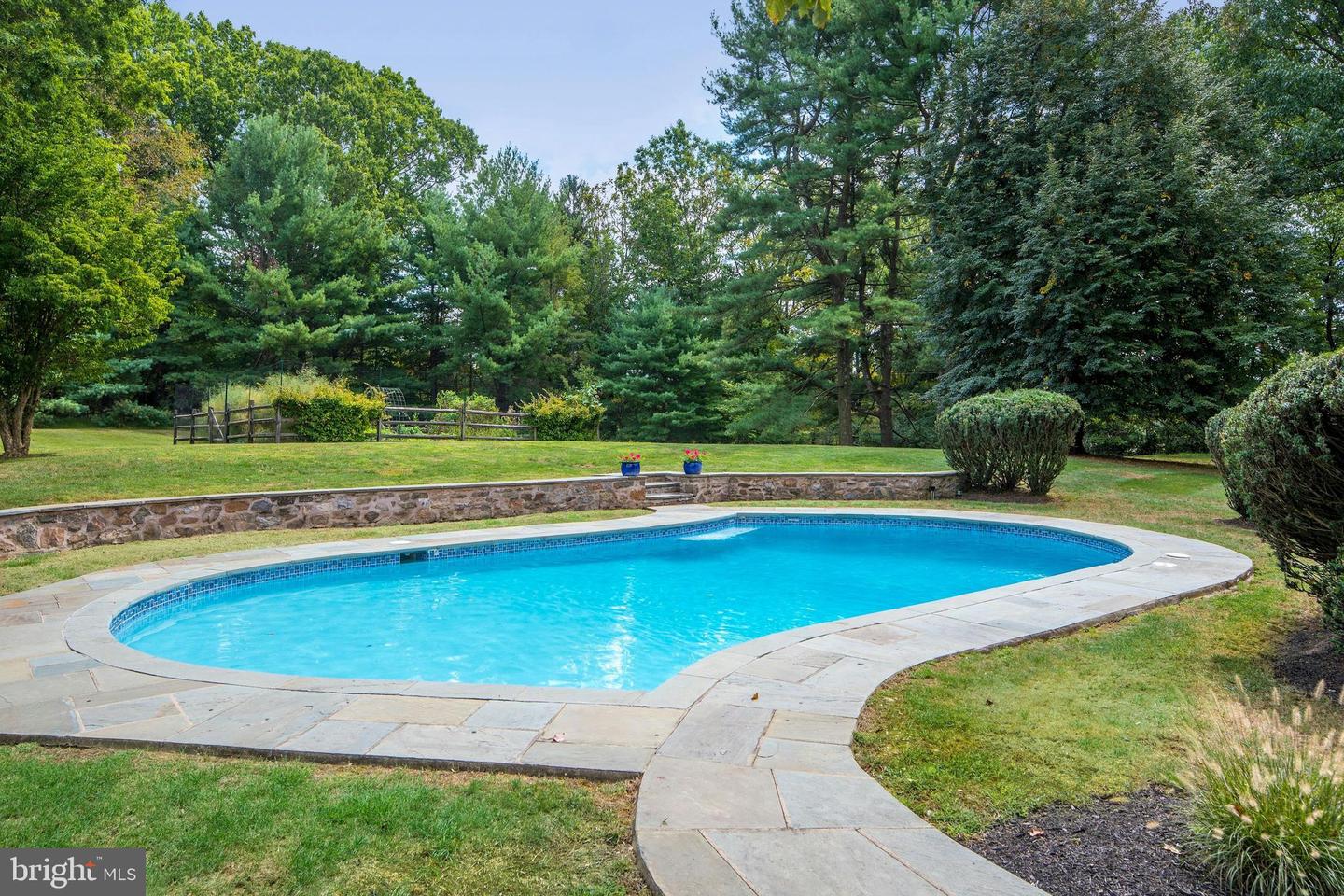 1803 Apple Tree Ln E Property Photo 37