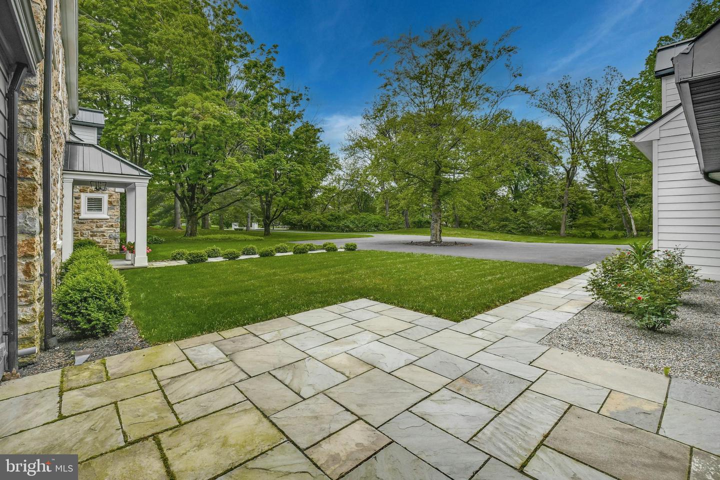 1803 Apple Tree Ln E Property Photo 41