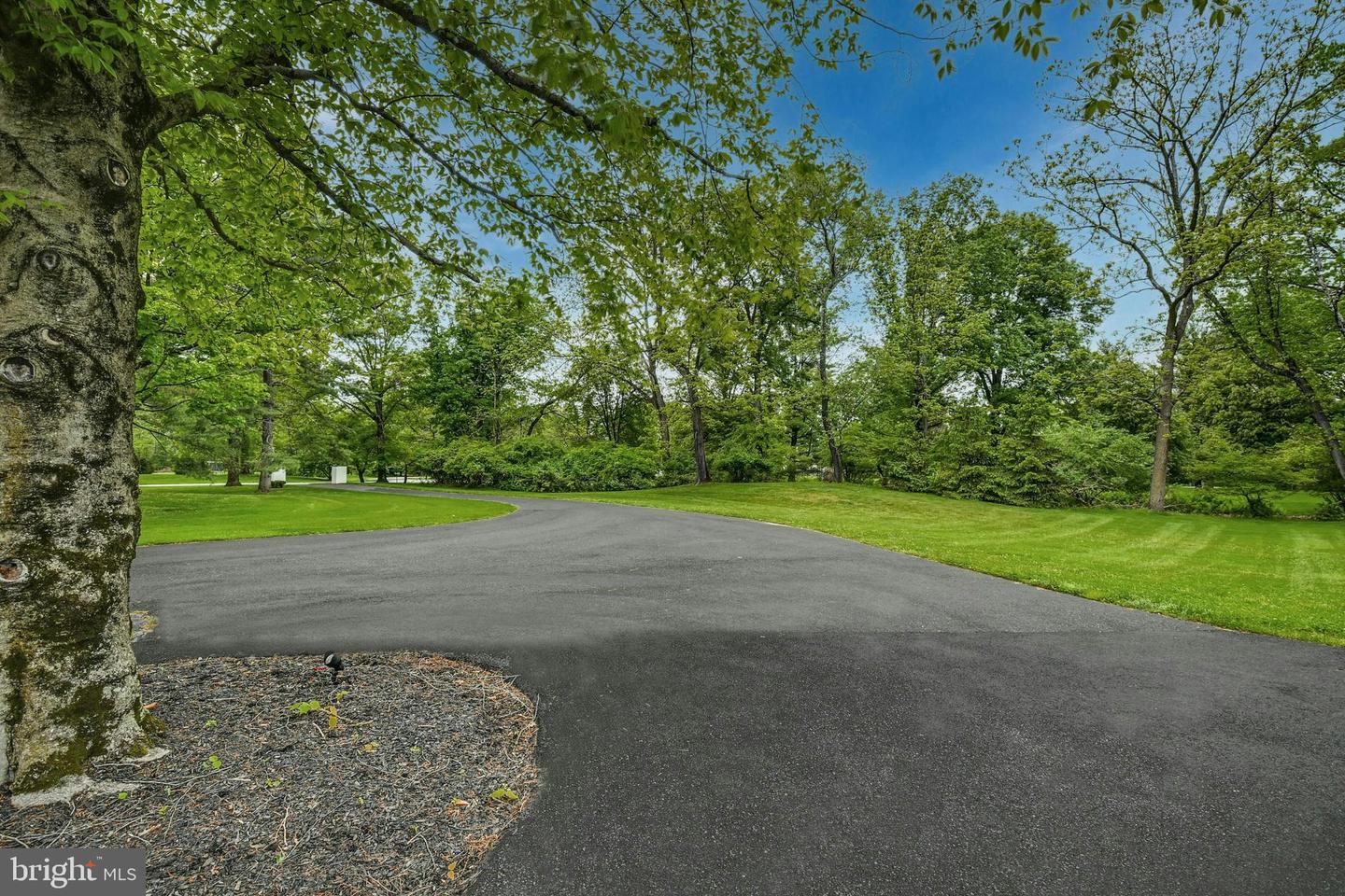 1803 Apple Tree Ln E Property Photo 45