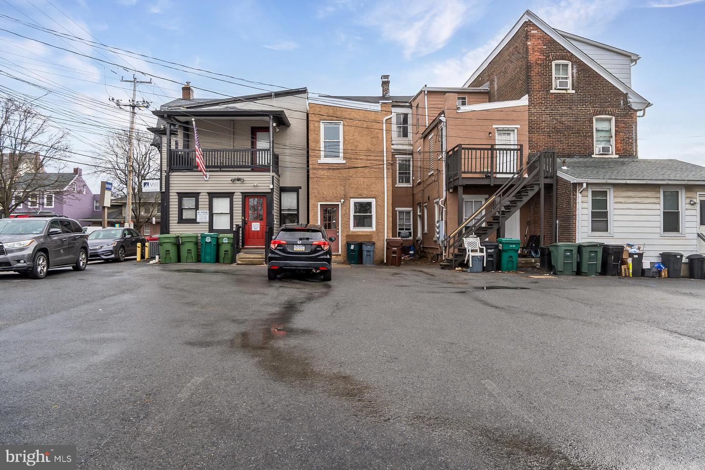 115 E Broad St Property Photo 3