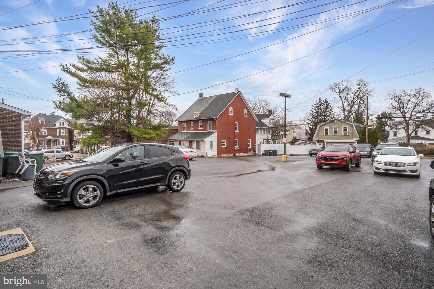 115 E Broad St Property Photo 6