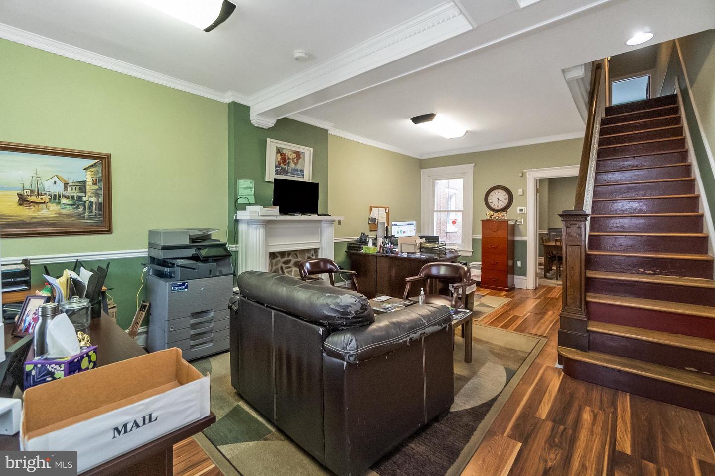 115 E Broad St Property Photo 7