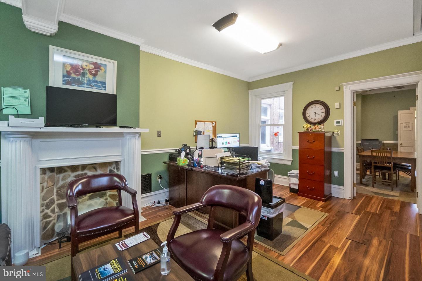 115 E Broad St Property Photo 9