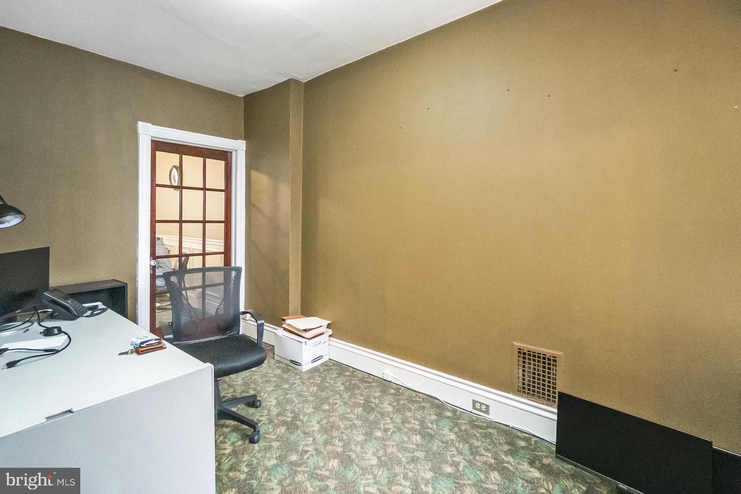 115 E Broad St Property Photo 20
