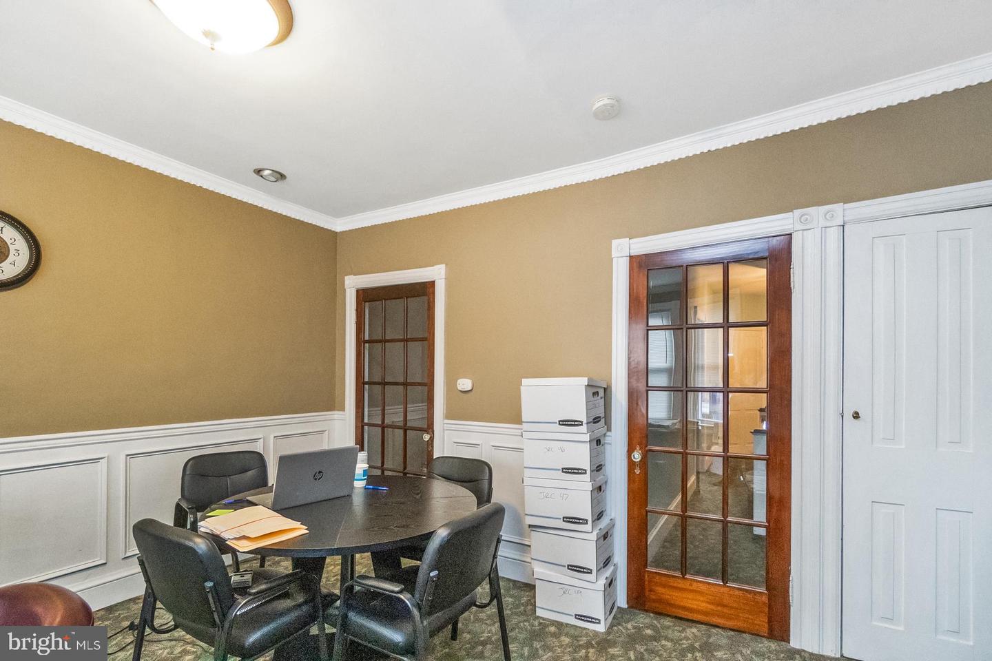 115 E Broad St Property Photo 23