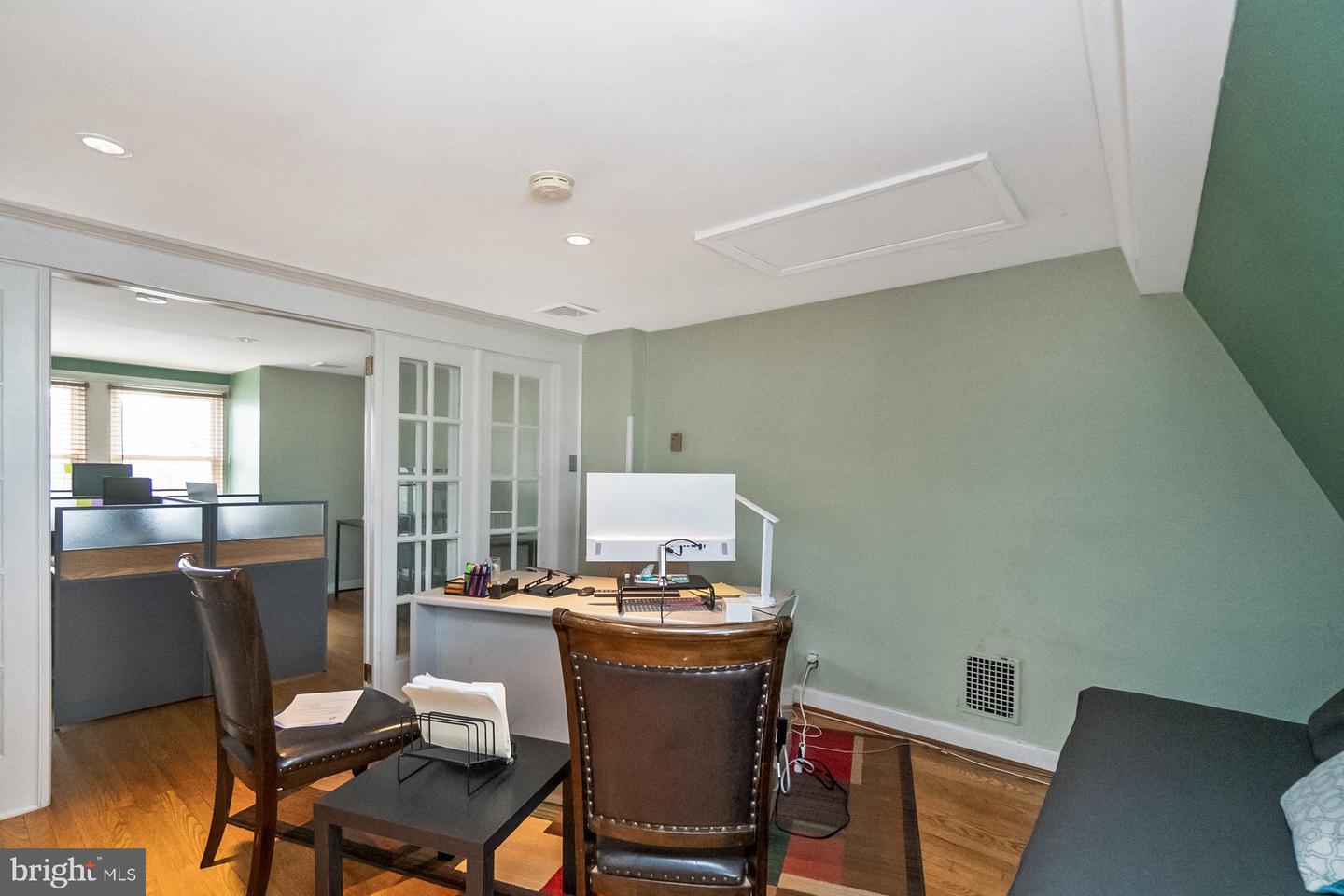 115 E Broad St Property Photo 26