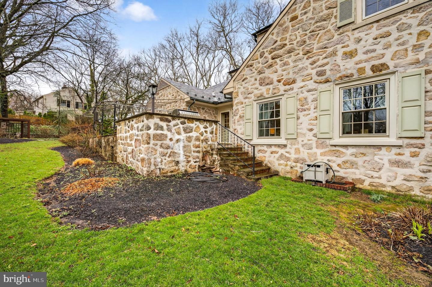 2011 Sycamore St Property Photo 89