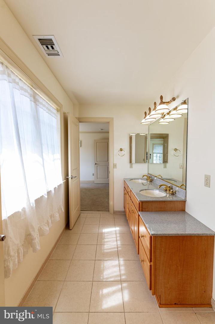 49 Crest Blvd Property Photo 44