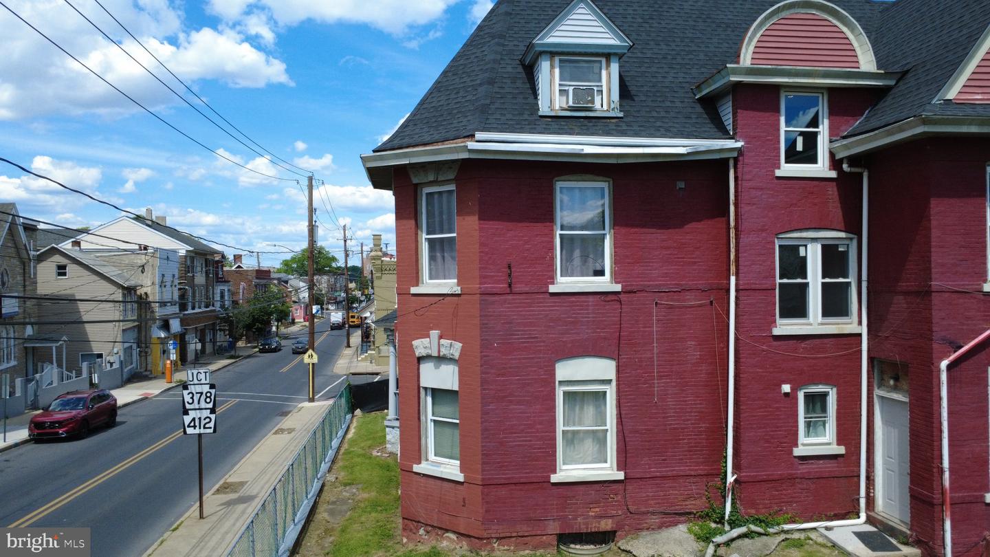502 Ontario St Property Photo 5