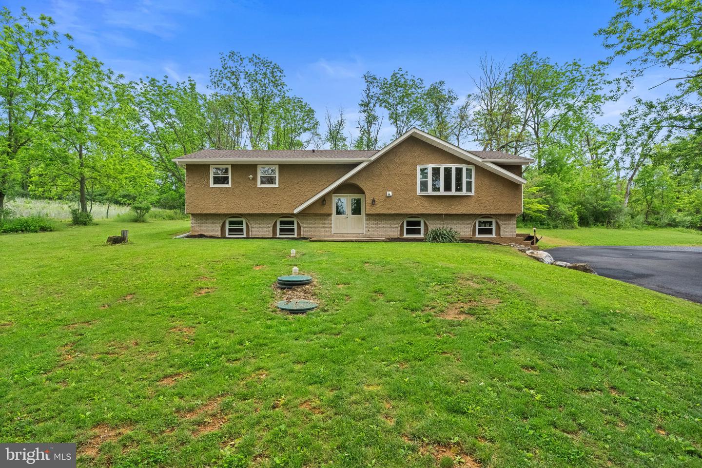 1040 Riverview Dr Property Photo 1