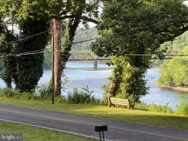 4192 River Rd Property Photo 2