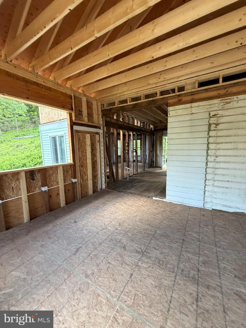 4192 River Rd Property Photo 13