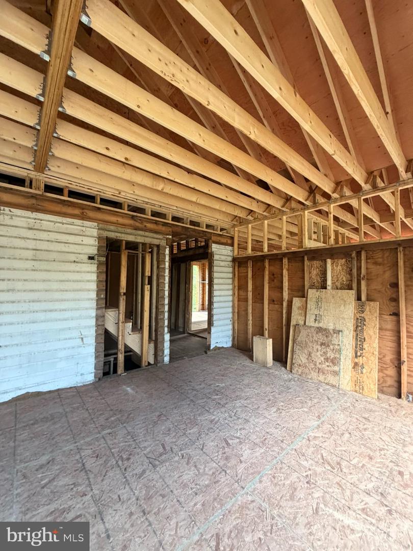 4192 River Rd Property Photo 14