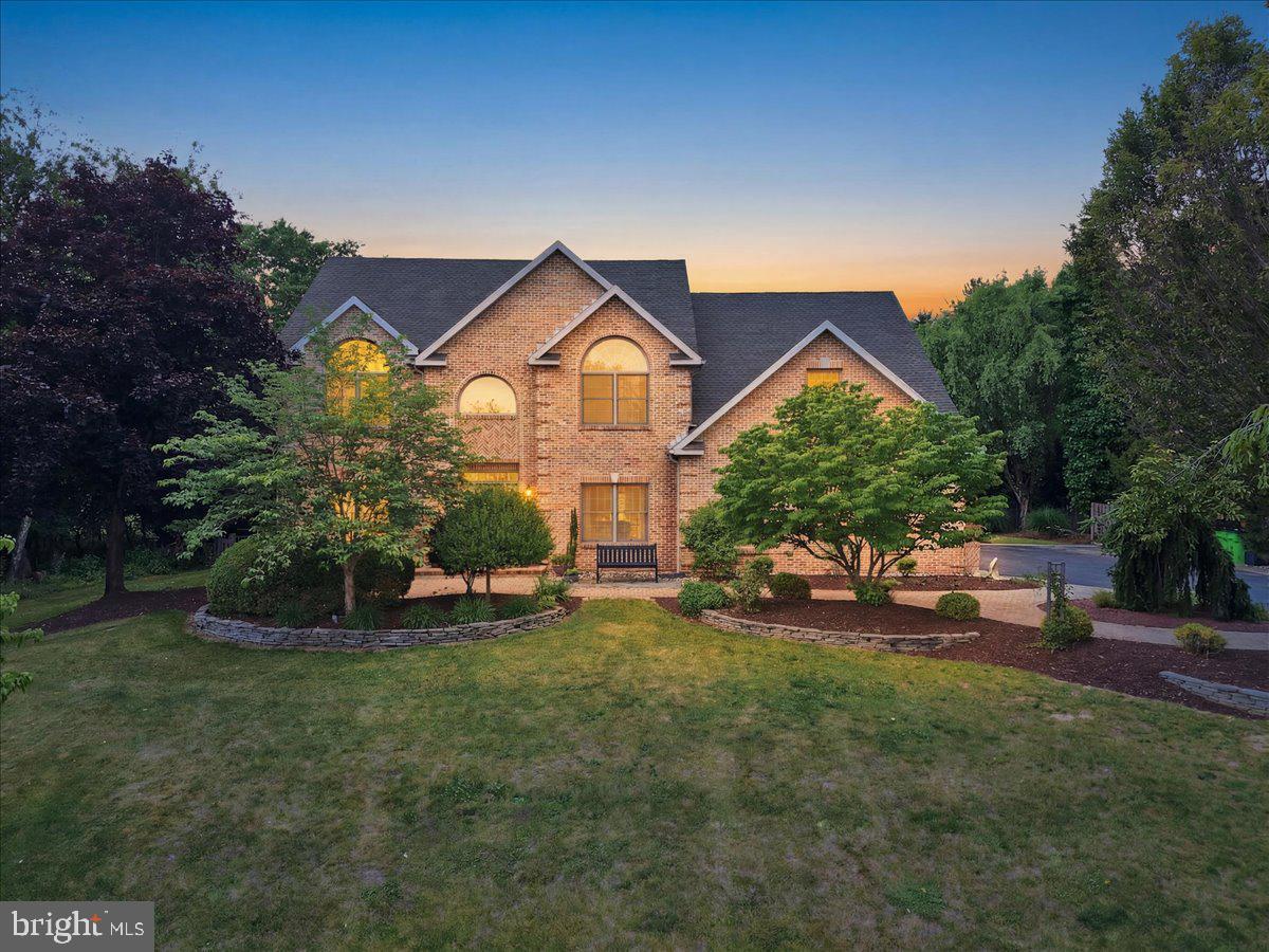 831 COLONNA LN