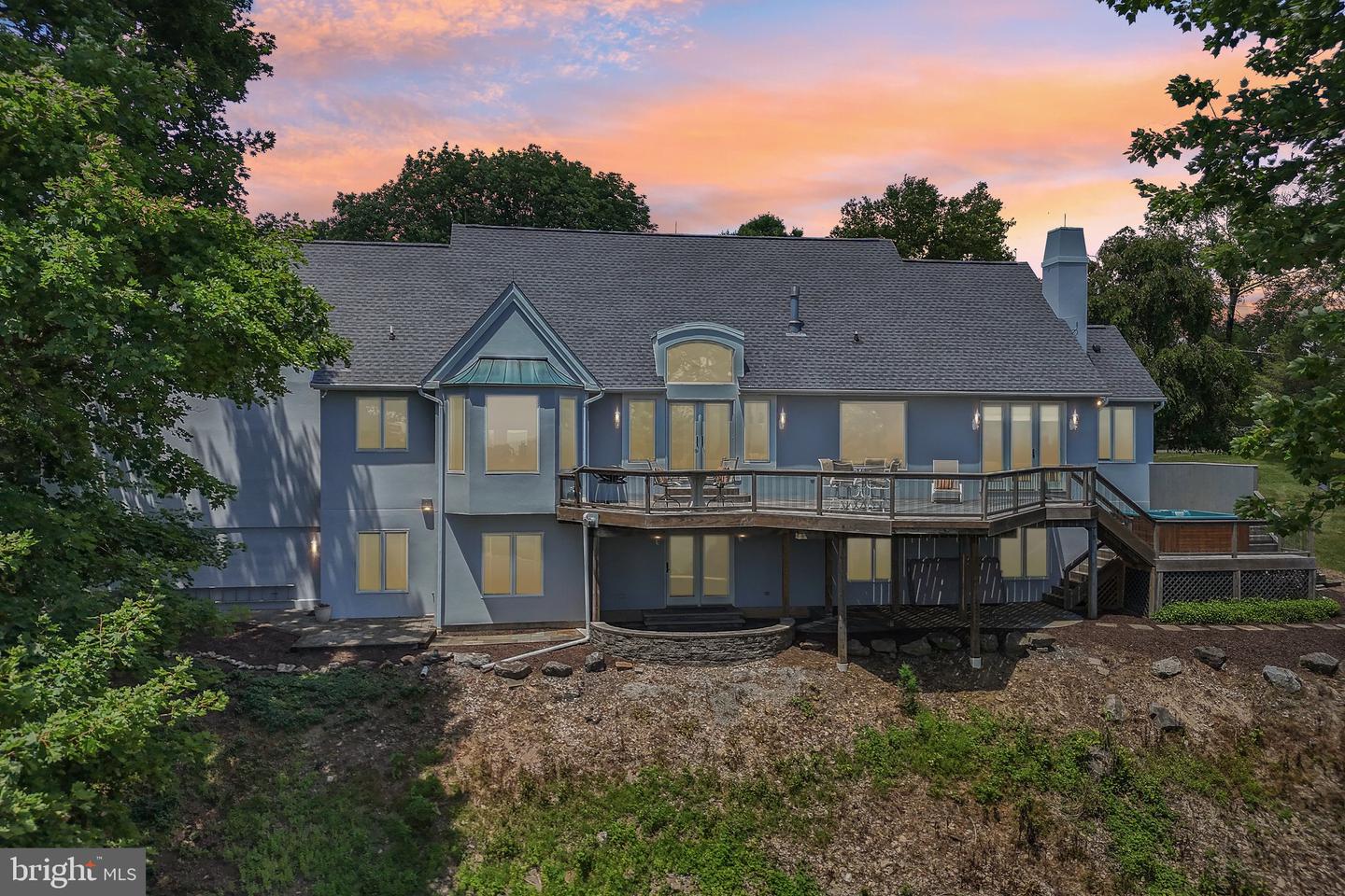 280 Sky Line Dr Property Photo 1