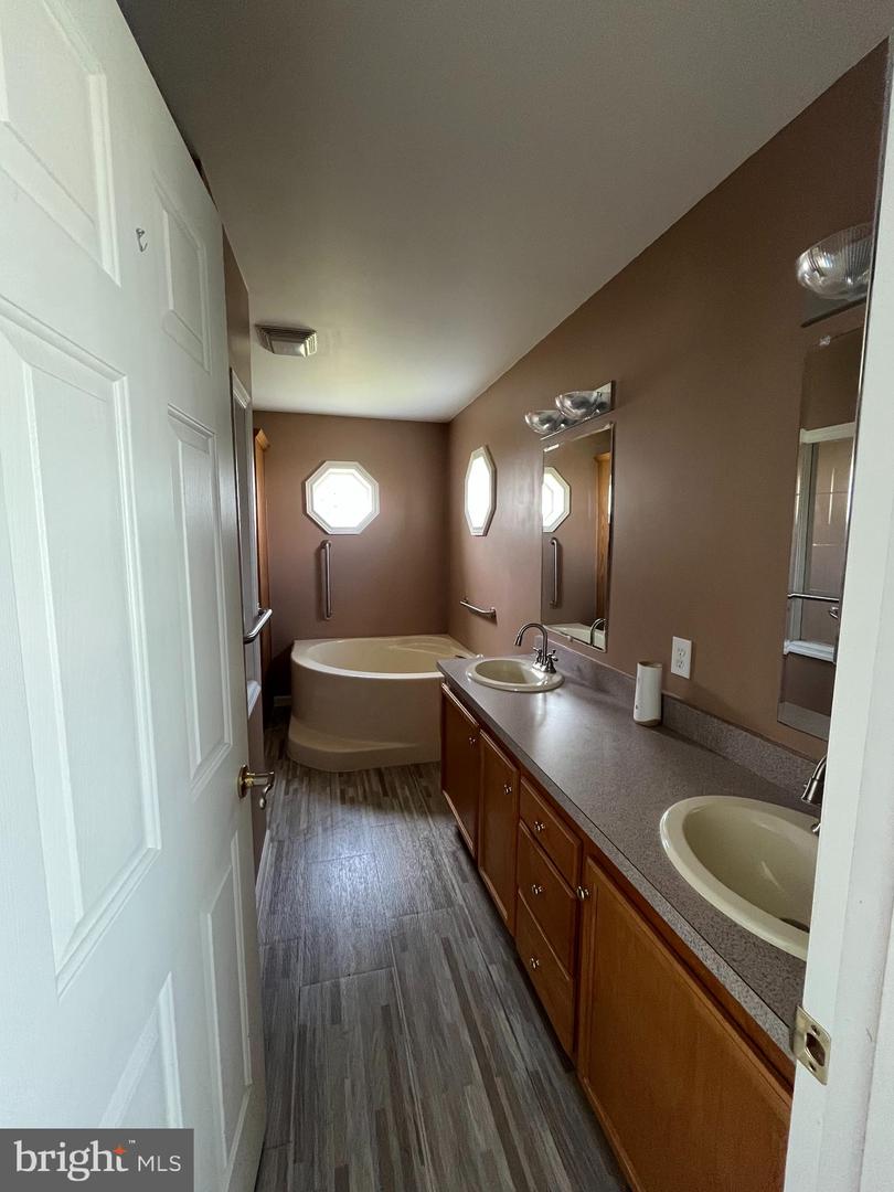 671 Kykuit Pl Property Photo 10