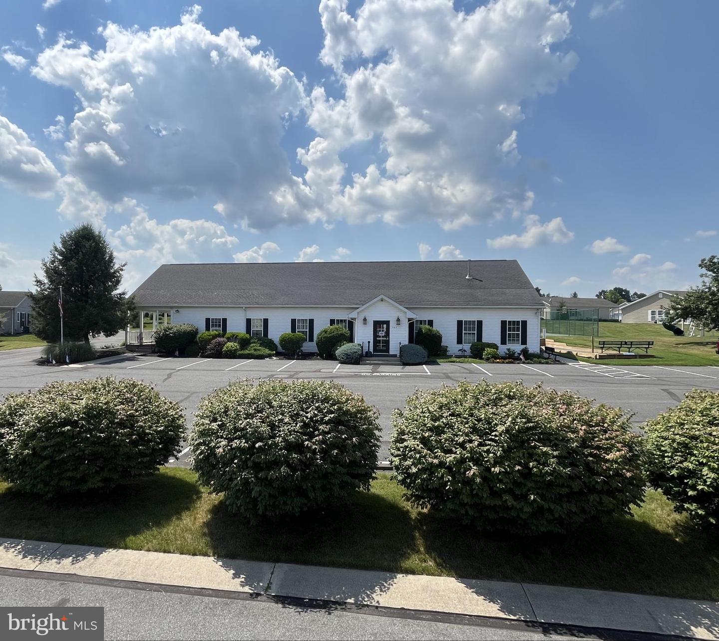671 Kykuit Pl Property Photo 16