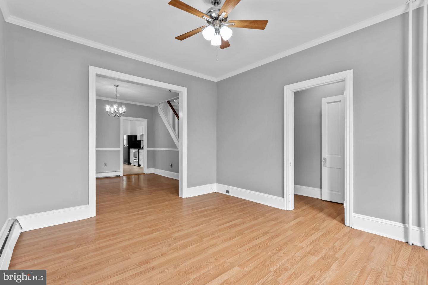 227 E Garrison St Property Photo 4